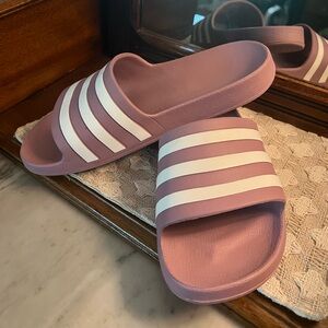 ADIDAS Classic Adilette Slip On Slide Sandals Lilac Purple &‎ White Women's Sz 8